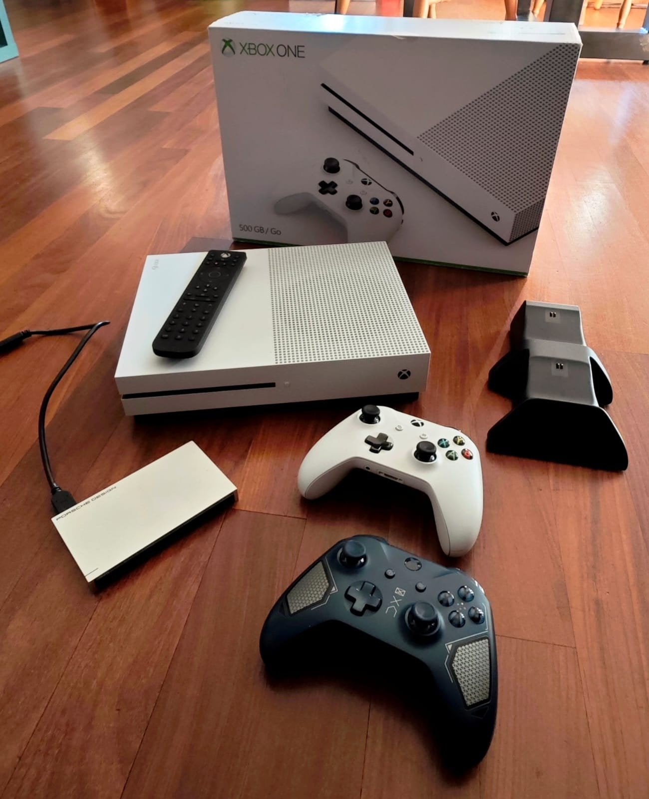 Xbox One S + 2 controllers + harde schijf 1 TB + 14 spellen, Spelcomputers en Games, Spelcomputers | Xbox One, Ophalen, 500 GB