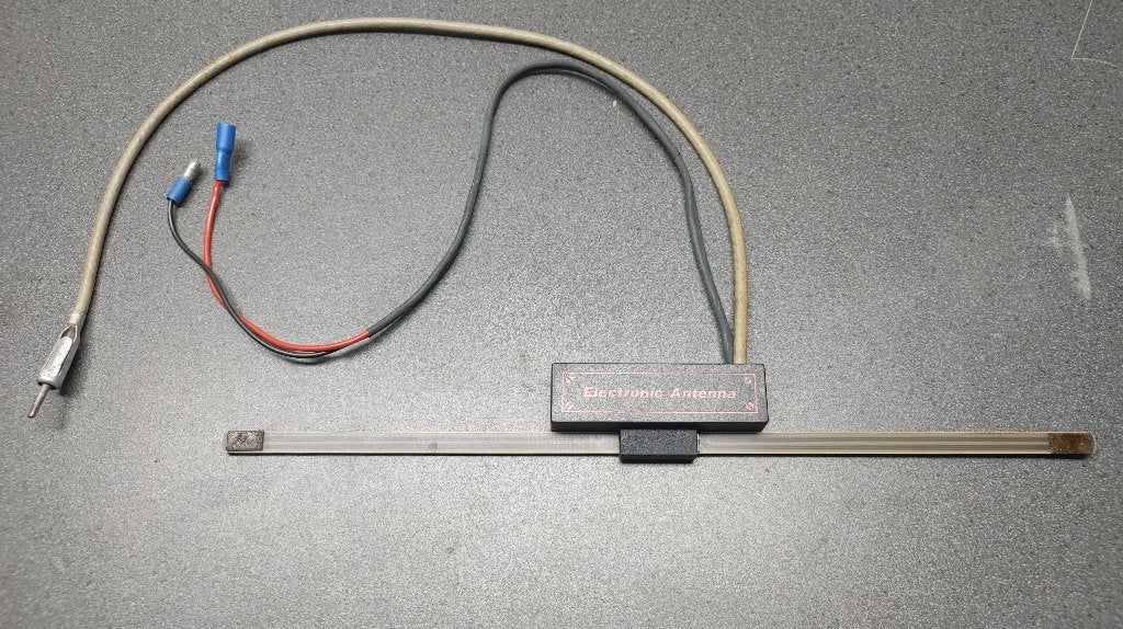 Auto Antenne met ingebouwde elektronische versterker, Ophalen of Verzenden, Gebruikt