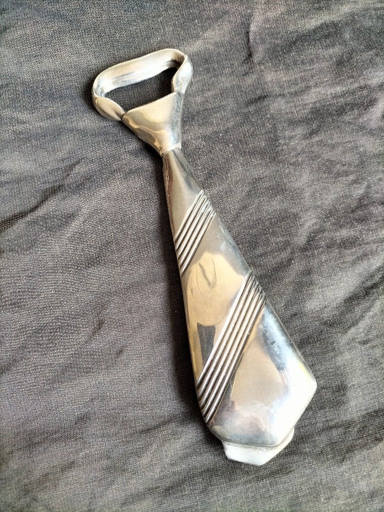Flesopener in de vorm van een stropdas, Verzamelen, Ophalen of Verzenden, Zo goed als nieuw, Flesopener, Overige merken