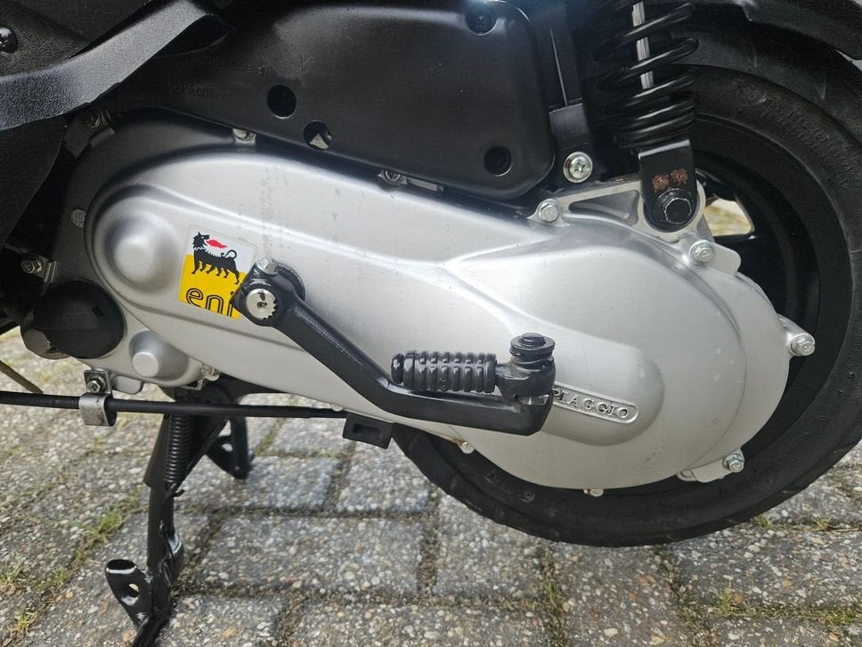Foto 13 van PIAGGIO  ZIP 50 2T BJ2015 MAT ZWART 2375KM NL TOPSTAAT!!