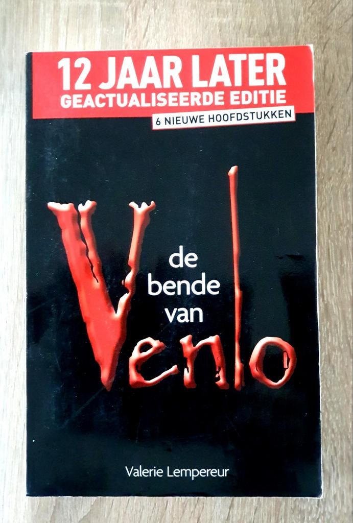 De Bende van Venlo - 12 Jaar Later (Geactualiseerde Editie), Boeken, Ophalen of Verzenden, Gelezen, Valerie Lempereur
