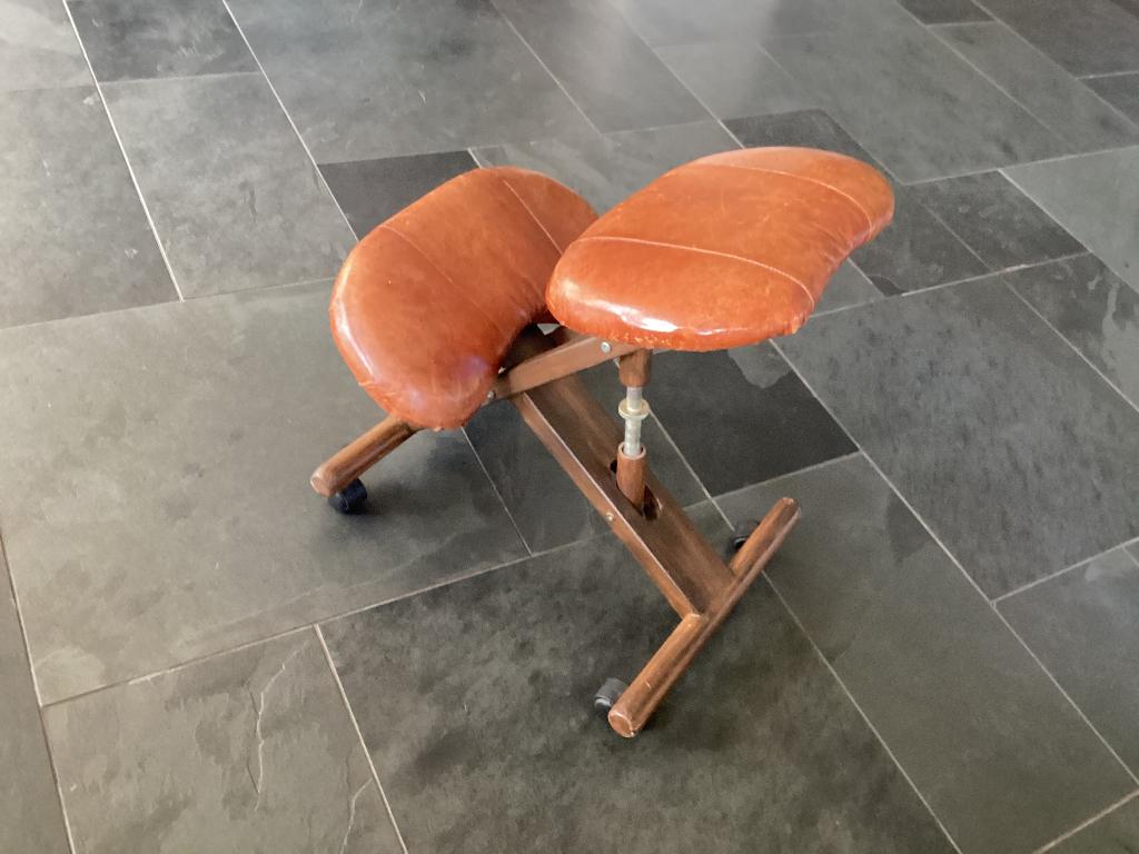 Ergonomische kniestoel, maar dan heel mooi, Ophalen, Bruin, Leer, Eén