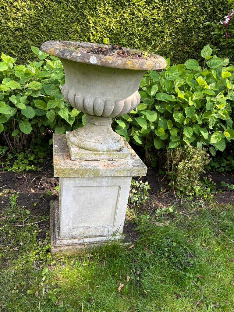 Klassieke bloempot en sokkel, Ophalen, Gebruikt, Rond, Minder dan 30 cm