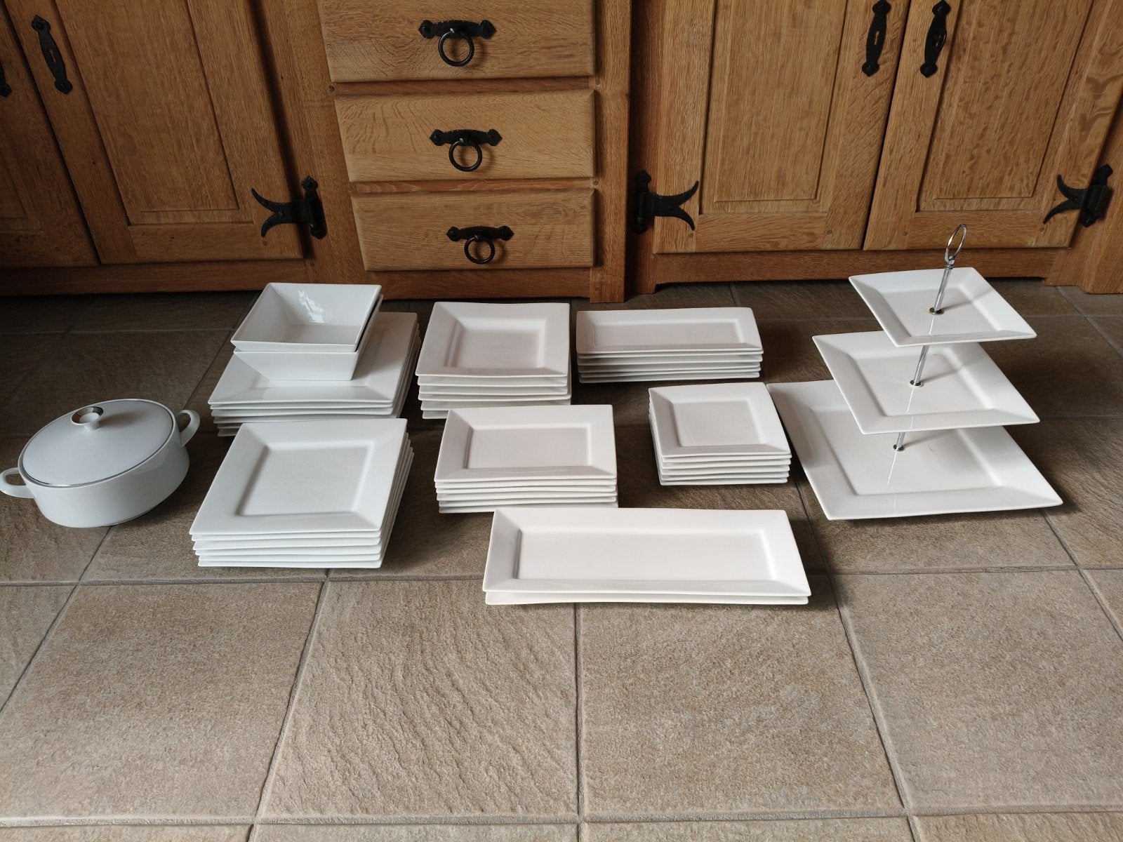 Eetservies vierkant wit 40 delig., Huis en Inrichting, Ophalen, Gebruikt, Vierkant, Natuurlijk materiaal