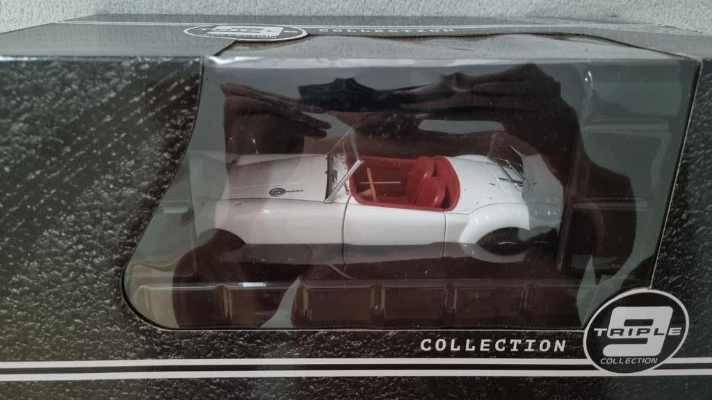 MGA roadster Triple 9, 1:18, Hobby en Vrije tijd, Modelauto's | 1:18, Ophalen of Verzenden, Overige merken