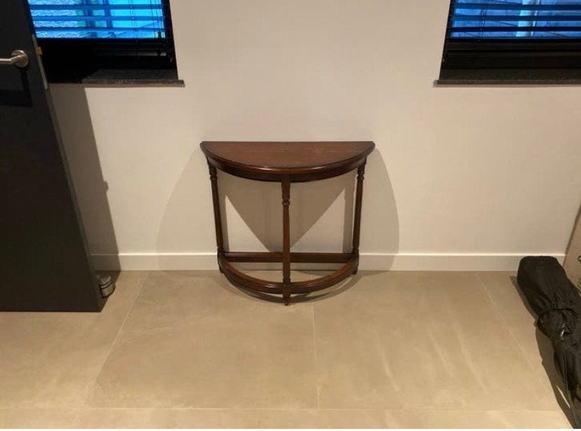 Klassieke halfronde sidetable van hout, Antiek en Kunst, Ophalen