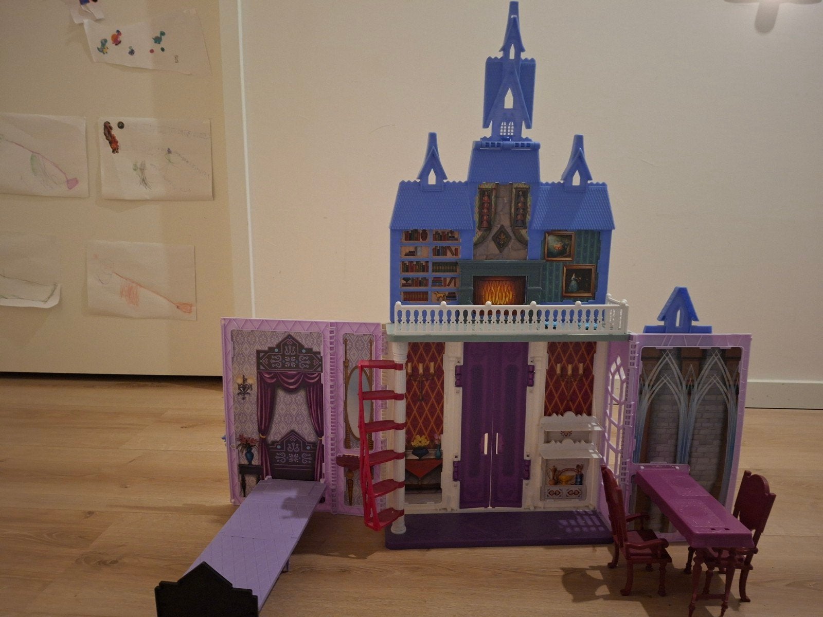 Te koop: barbie frozen kasteel, Ophalen, Zo goed als nieuw
