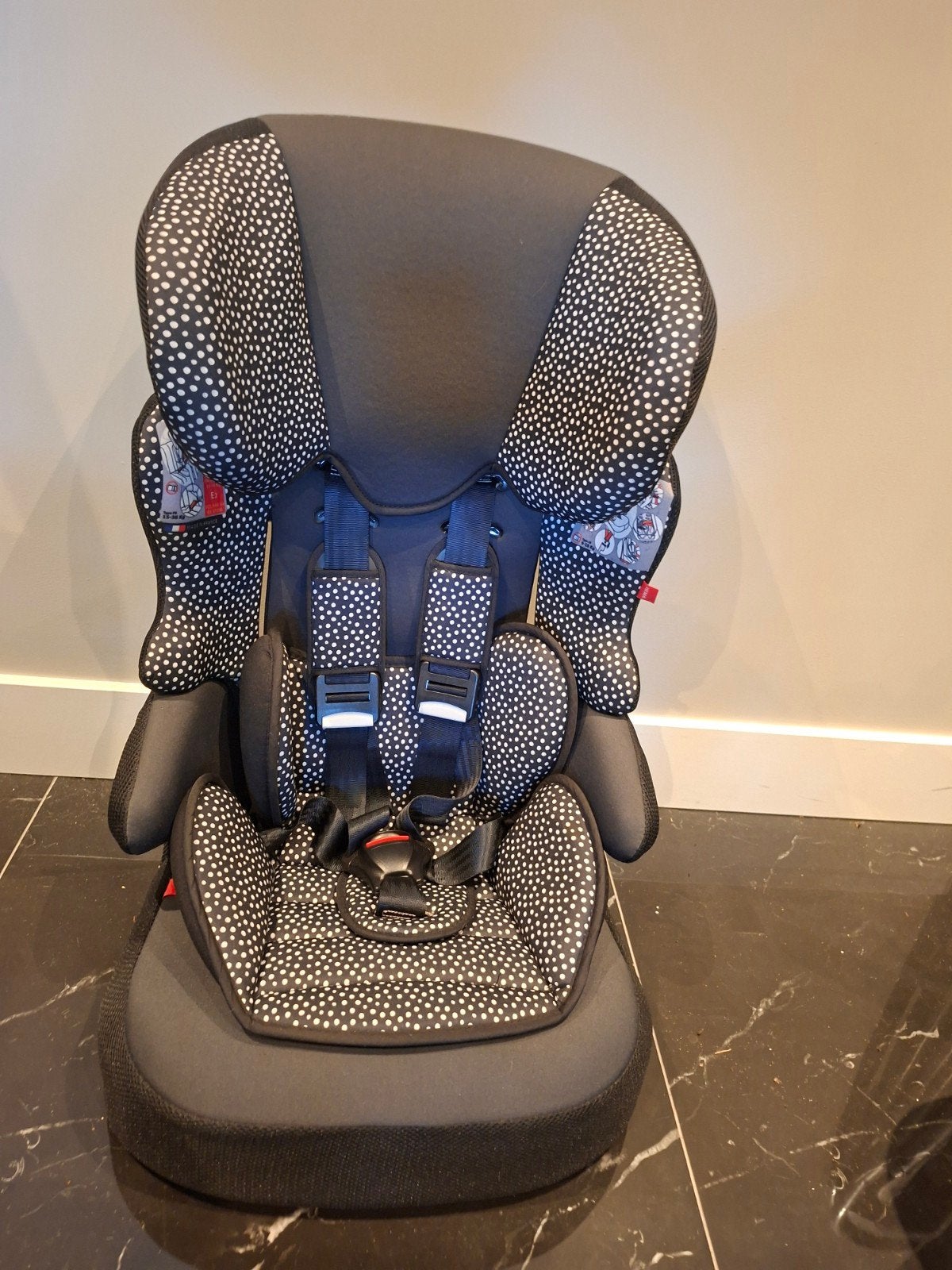 Hema doorgroei autostoel 9-36kg, Autogordel, Verstelbare rugleuning, Zo goed als nieuw, 9 t/m 36 kg