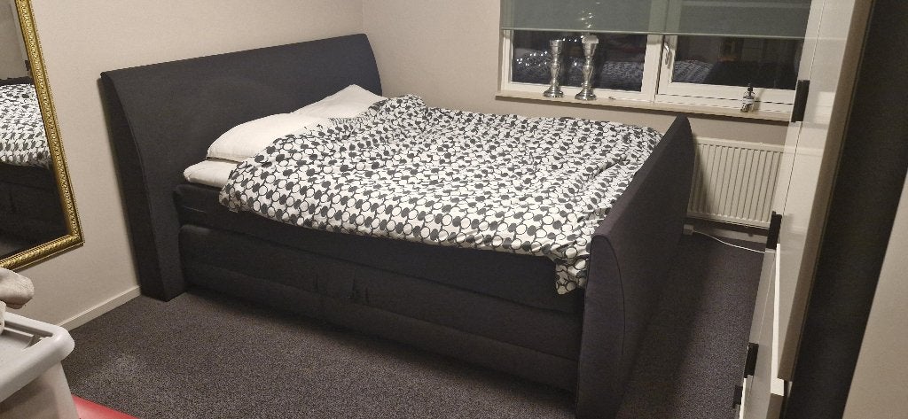 Boxspring met elektrisch verstelbare bodem, Ophalen, Gebruikt, Zwart, Tweepersoons