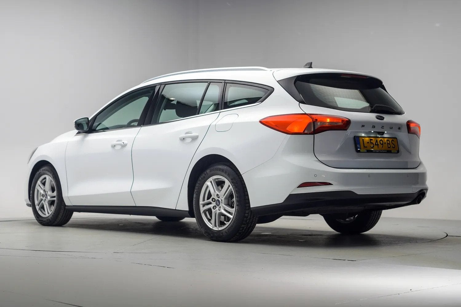 Foto 3 van Ford Focus 1.0 EcoBoost Trend Business [ Navi Camera Apple C