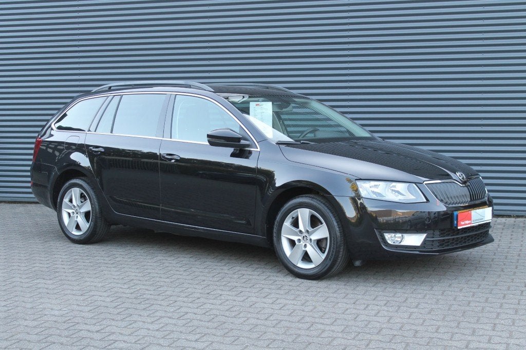 Skoda OCTAVIA 1.2 TSi Stationwagon Greentech Ambition Uitv., Auto's, Gebruikt, Euro 6, 4 cilinders, Zwart