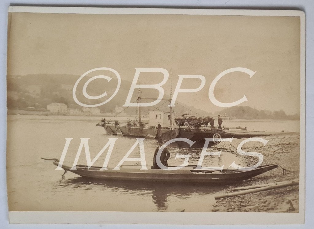 Kabinetfoto man staand in bootje aan strand 1890's, Gebruikt, Verzenden, Foto, Voor 1940