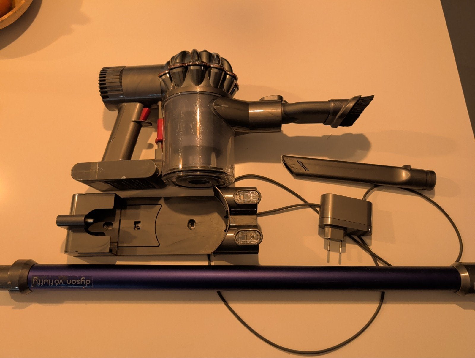 Dyson V6 Fluffy - defect, laadt niet op (voor onderdelen)