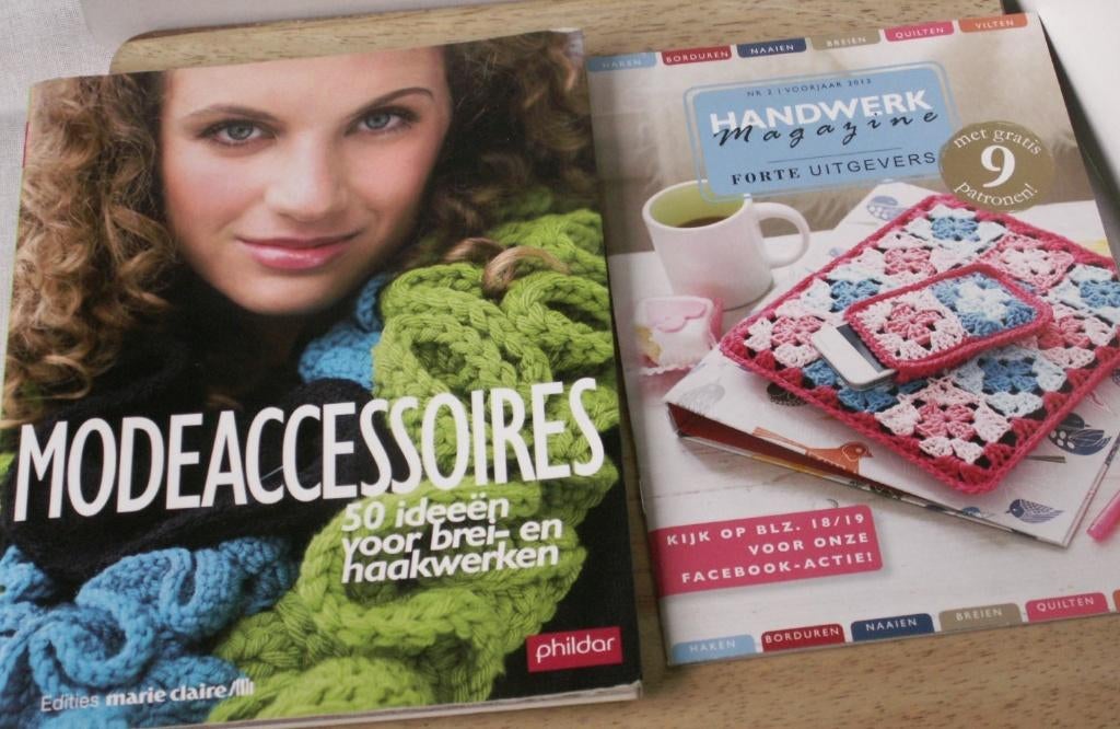 2 handwerkboeken: Mode accessoires Phildar en handwerk, Boeken, Hobby en Vrije tijd, Ophalen of Verzenden, Zo goed als nieuw, Borduren en Naaien
