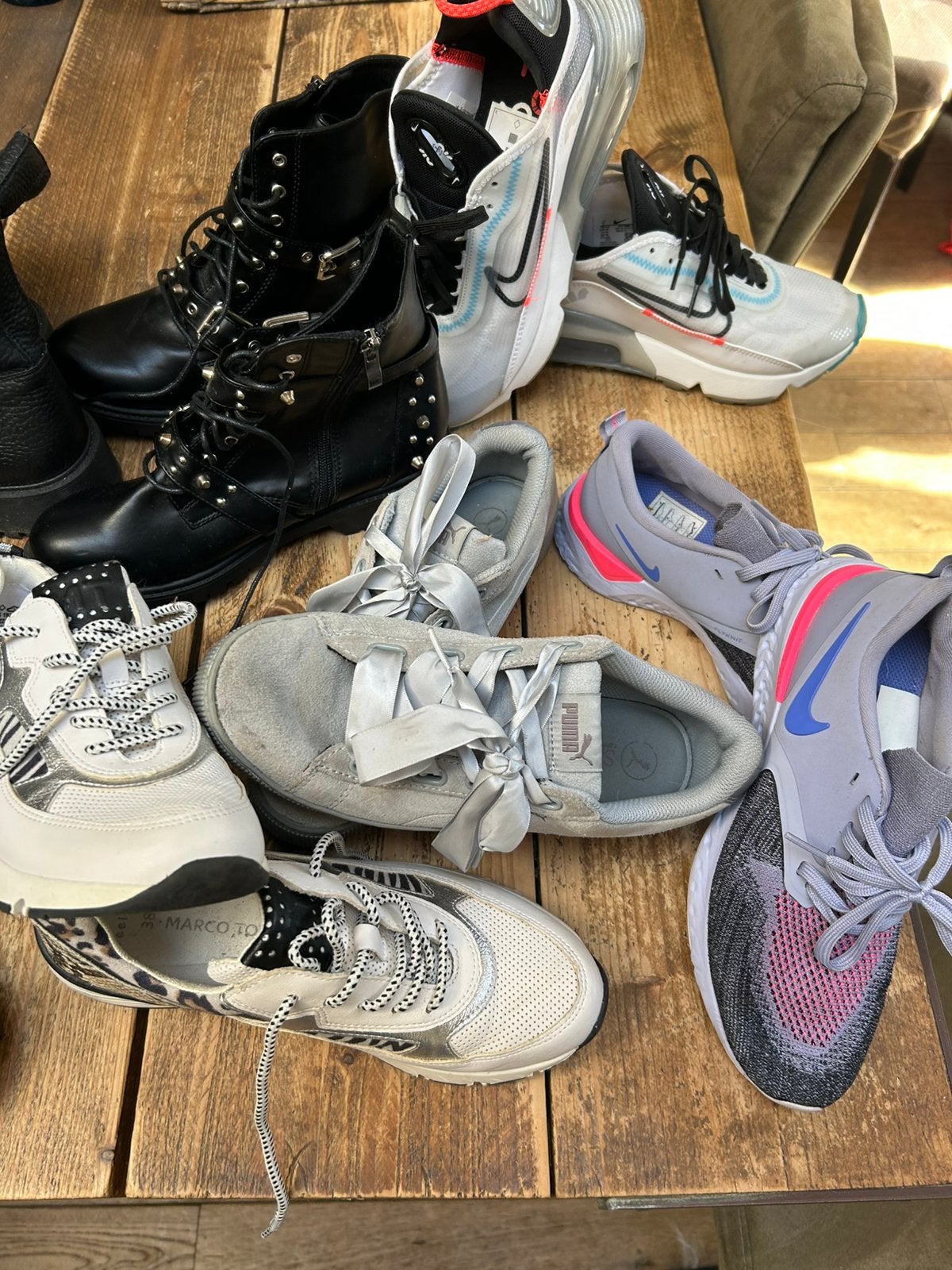 Heel veel schoenen te gelijk kopen voor leuke prijs, Kleding | Dames, Schoenen, Ophalen, Zo goed als nieuw, Sneakers of Gympen
