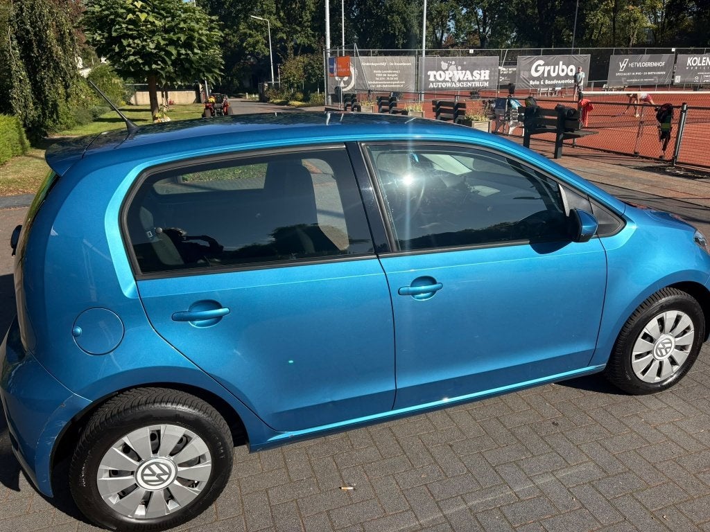Foto 4 van Volkswagen Move Up!  5-DRS 2018 Blauw metallic, airco