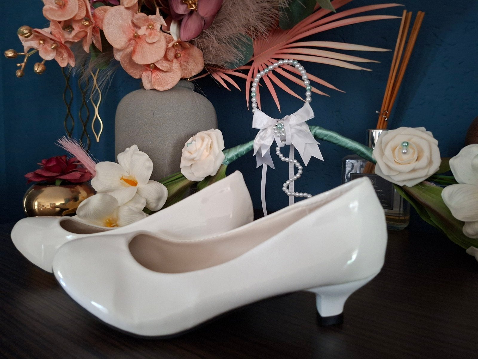 Witte lakleren pumps met lage hak - Maat 37, Pumps, Wit, Nieuw, Ophalen of Verzenden