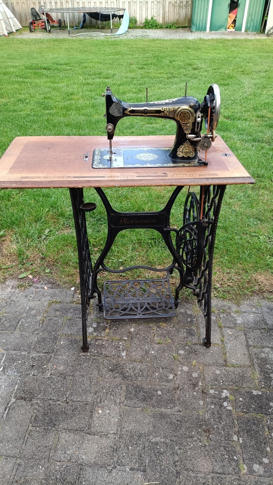 Antieke Nothmann trapnaaimachine compleet met houten kap, Antiek en Kunst, Antiek | Naaimachines, Ophalen