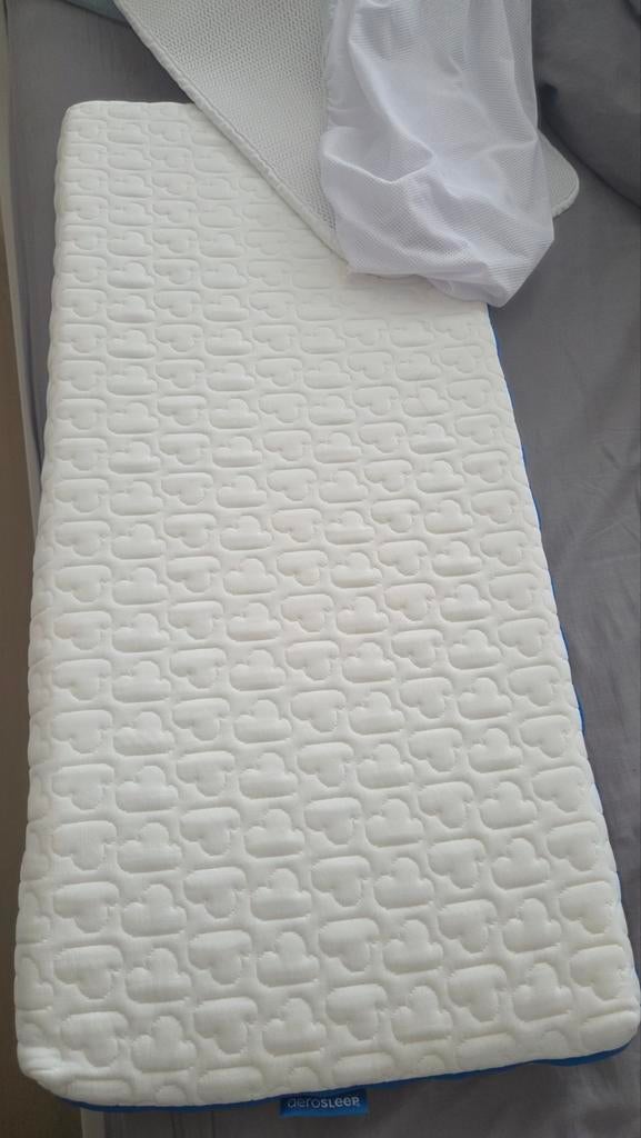 Aerosleep matras met anti-verstikkingsbeschermer en hoeslake, Gebruikt, Matras, Eenpersoons, 70 cm of minder
