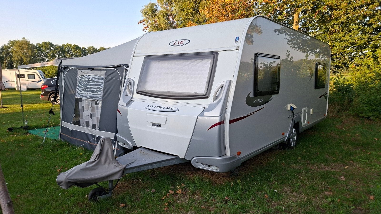 LMC Münsterland 493 Musica 2010 incl. voortent en mover, 2 aparte bedden, Rondzit, Kachel, Particulier
