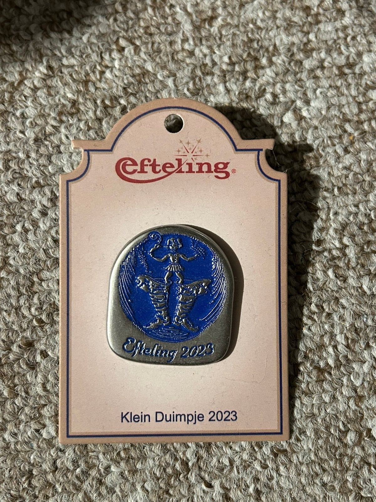 Efteling Jaar Pin Klein Duimpje 2023, Ophalen of Verzenden, Button of Speldje