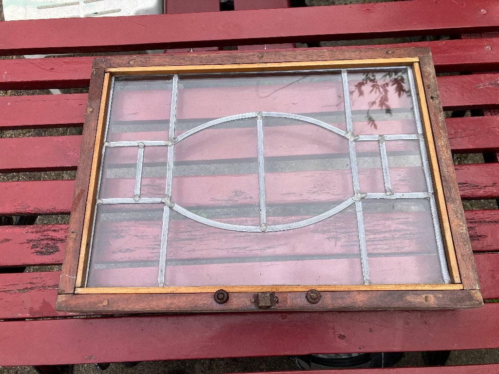 kastdeur met glas in lood en messing greep, Ophalen