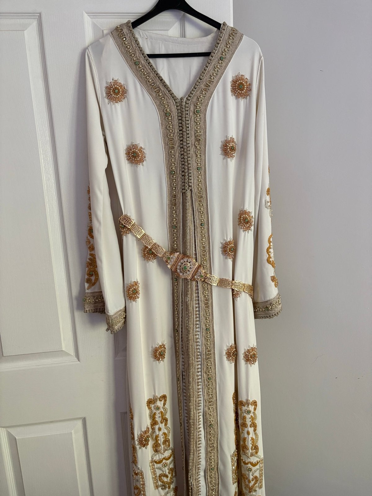 Elegante Marokkaanse Kaftan met Gouden Borduurwerk maat M, Maat 38/40 (M), Beige, Ophalen of Verzenden, Zo goed als nieuw