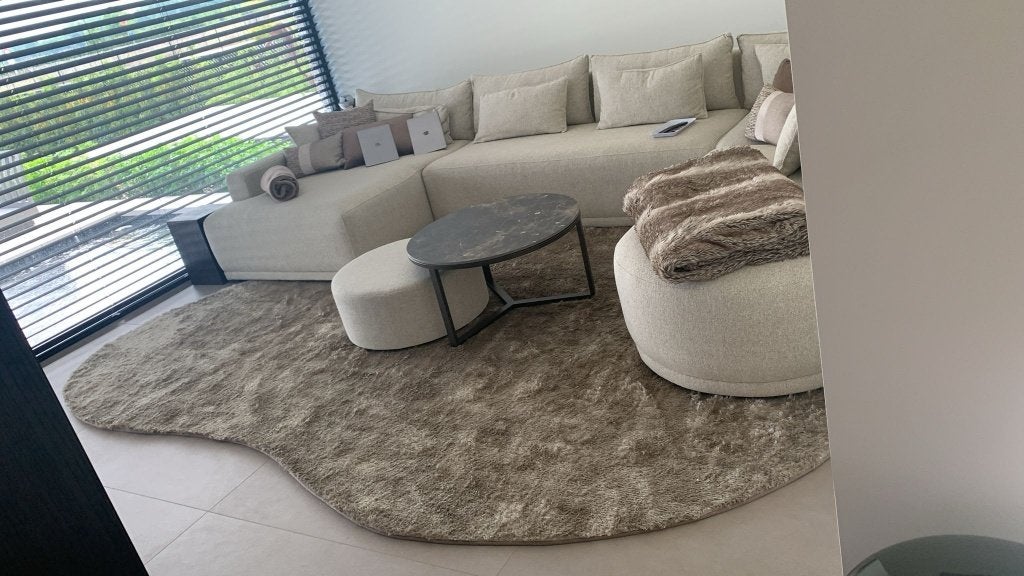 T&M Organisch beige hoogpolig vloerkleed organisch 400x250cm, Info@abitare-interiors.com, Tegelen, Beige, Ophalen of Verzenden
