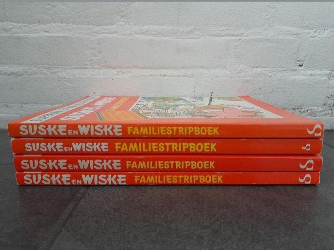 Suske en Wiske Familiestripboek ~ vakantieboek 4 stuks, Meerdere stripboeken, Ophalen of Verzenden, Zo goed als nieuw