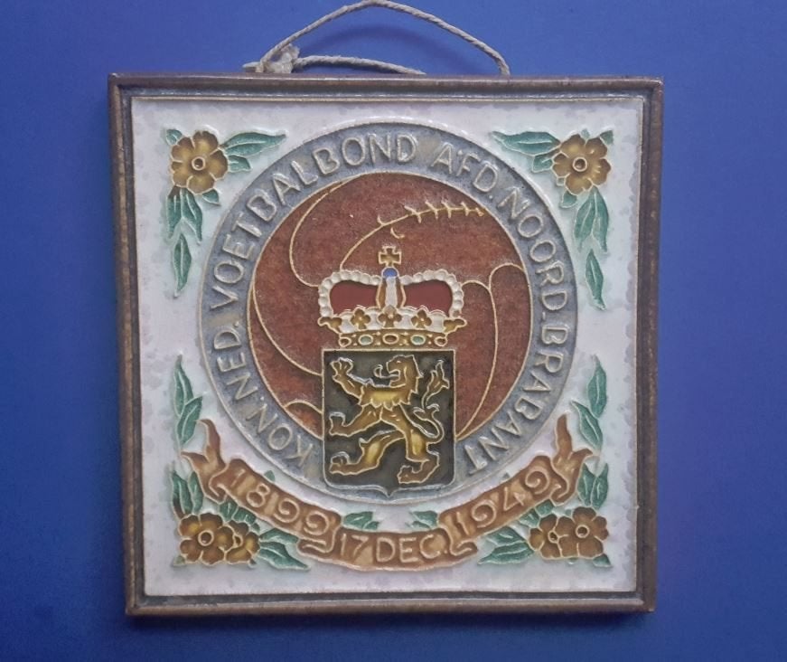 Porceleyne Fles 1949 KNVB Nrd Brabant Cloisonné tegel P25-14, Antiek en Kunst, Ophalen of Verzenden