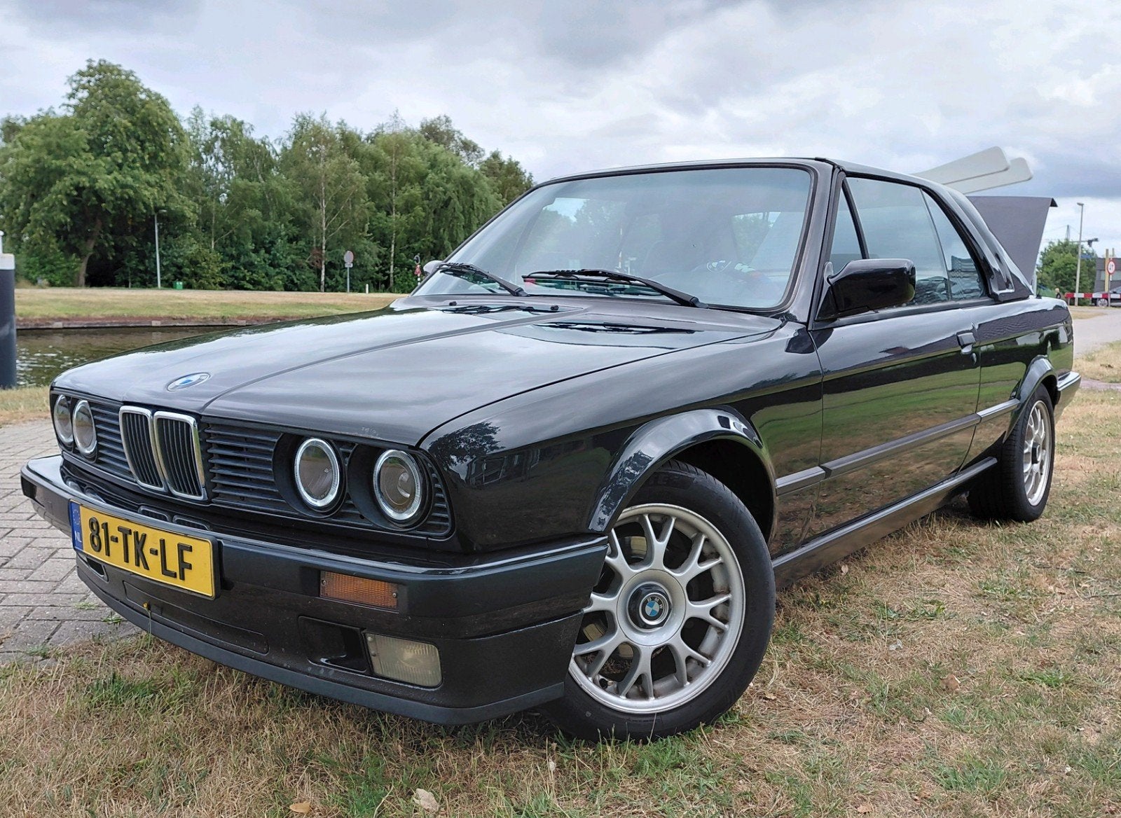 BMW 318 IS cabrio (M42) 140pk, type2, hardtop in kleur, Achterwielaandrijving, Zwart, 4 cilinders, Cabriolet