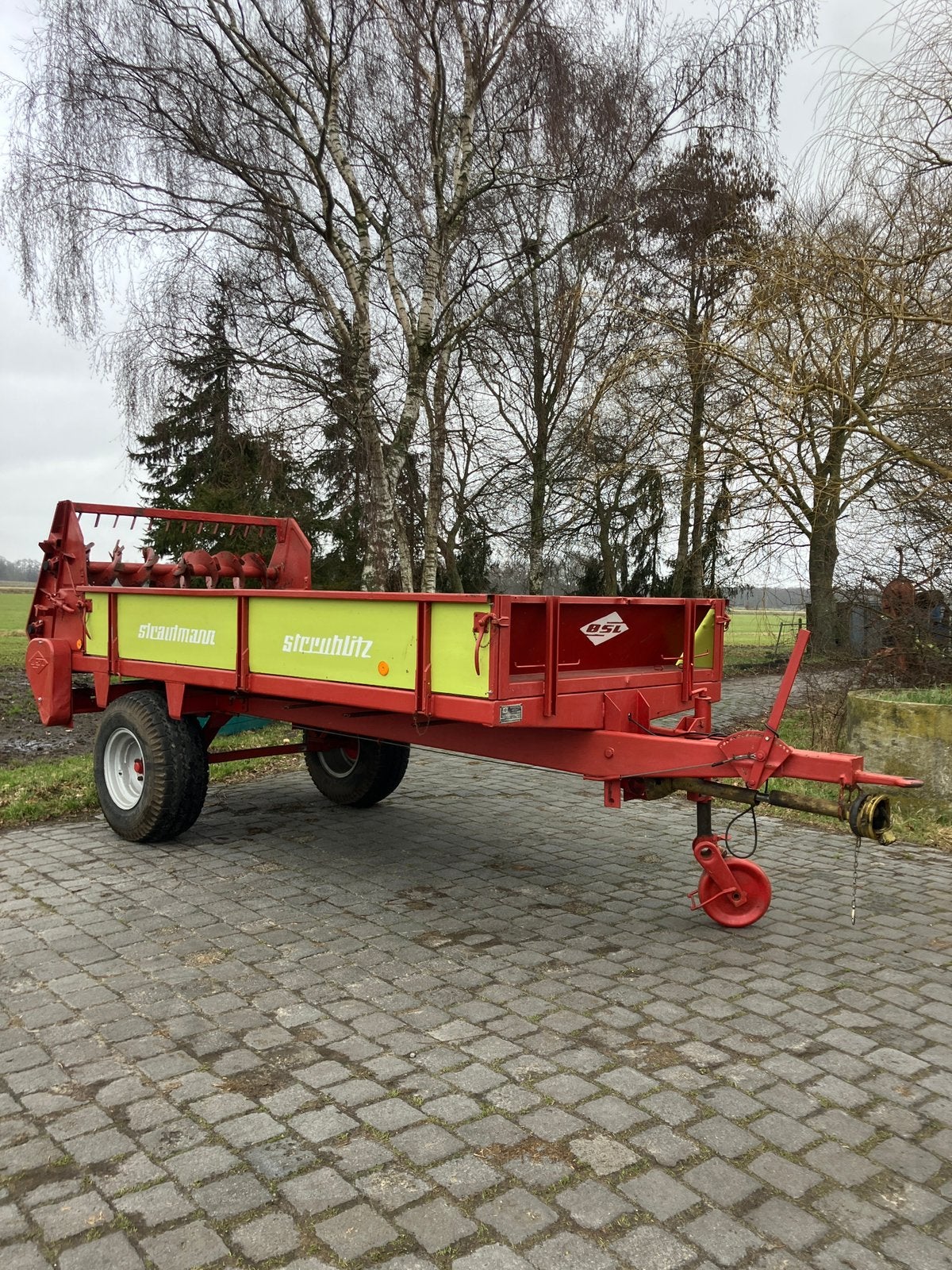 Strautmann 4 tons mestwagen, Ophalen, Voertechniek