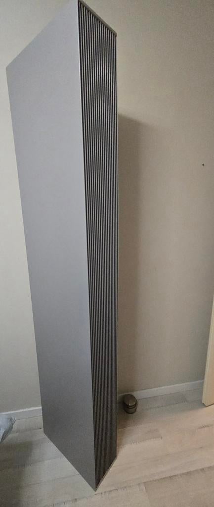 Stijlvolle Radiator Ombouw - Modern Design, Doe-het-zelf en Verbouw, Verwarming en Radiatoren, Ophalen of Verzenden, Zo goed als nieuw