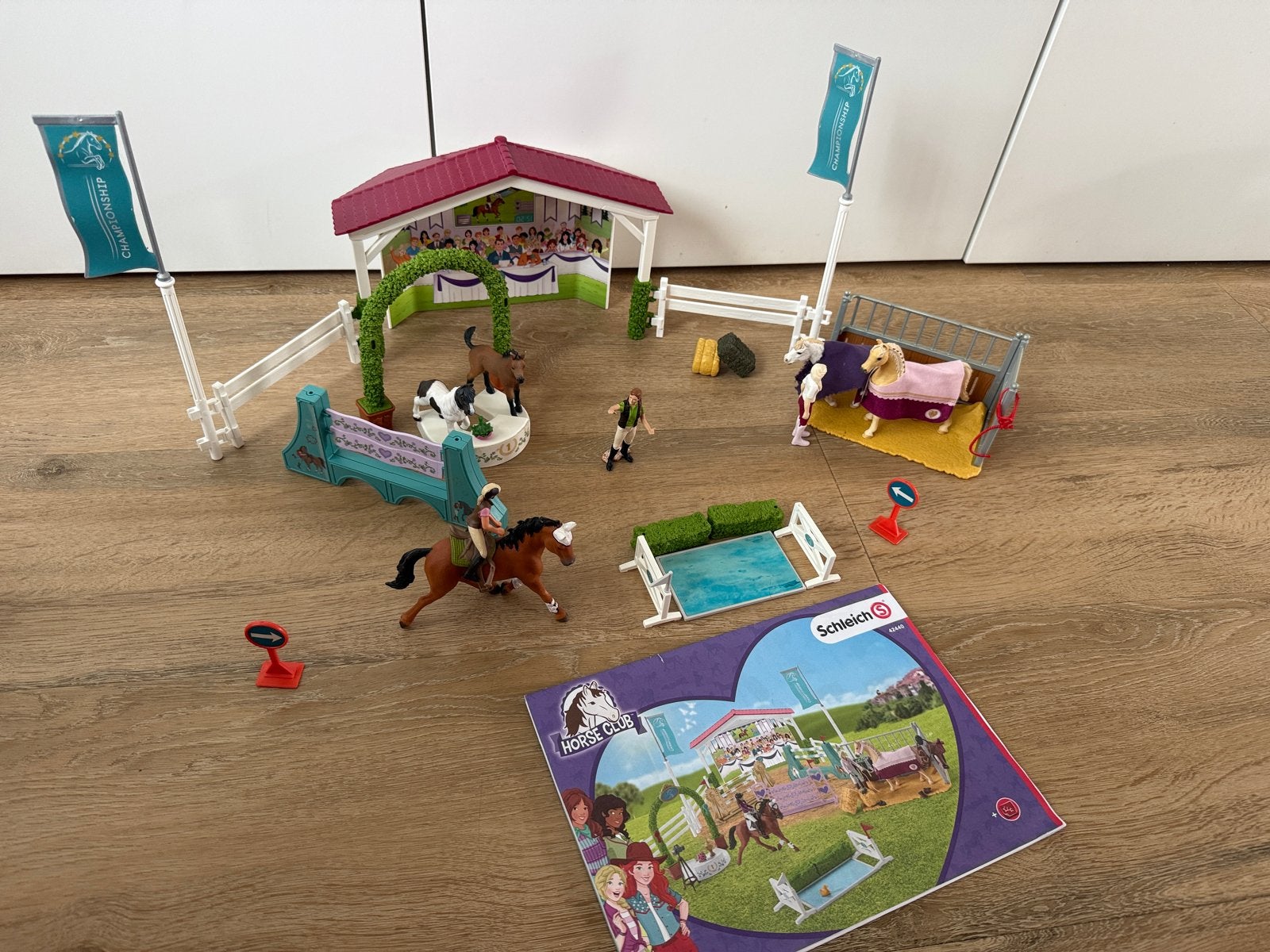 Schleich Paardenshow Set - Compleet en Zo Goed als Nieuw, Ophalen of Verzenden, Zo goed als nieuw, Jongen of Meisje