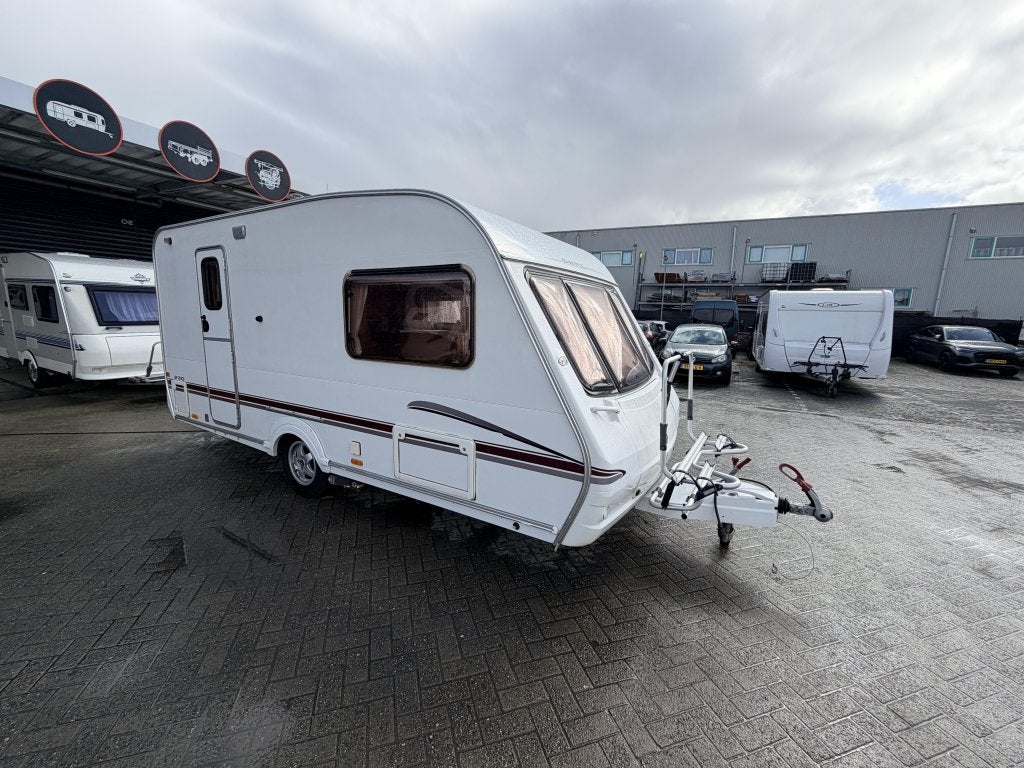 Swift Challenger 460 Wc, Douche, enkel bedden, Caravans en Kamperen, Caravans, Ringverwarming, Bedrijf, 4 tot 5 meter, Swift