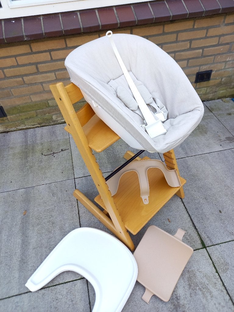 Complete Stokke Tripp Trapp stoel, o.a. newbornset + babyset, Ophalen, Gebruikt, Meegroeistoel, Afneembaar eetblad