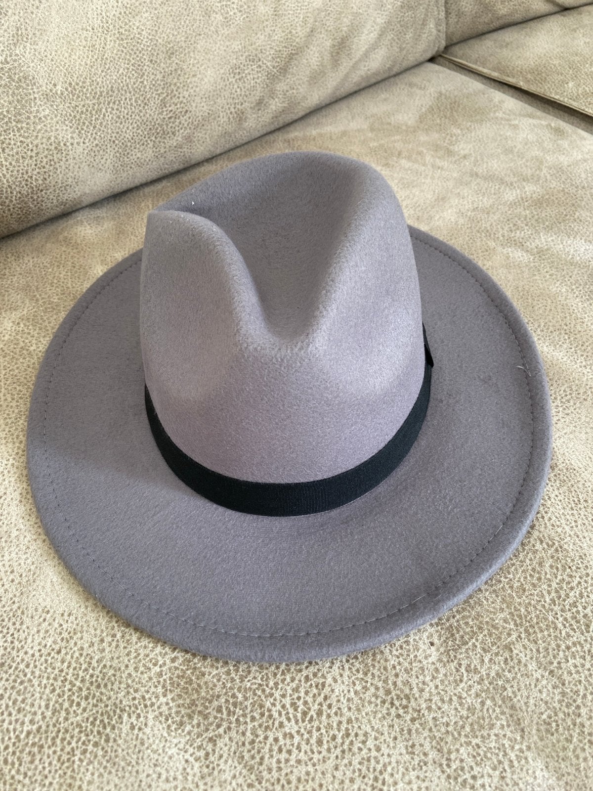 Grijze Fedora Hoed - Stijlvol en Comfortabel (Maat 57), Ophalen of Verzenden, Nieuw