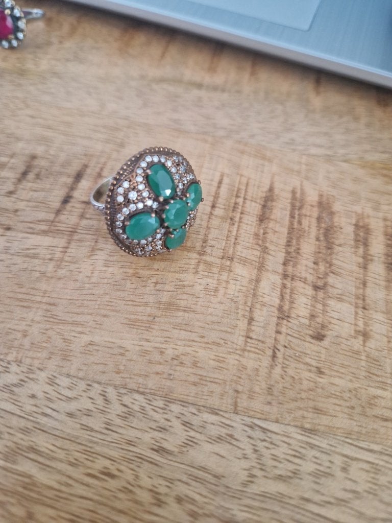 Antieke, zilveren ring met smaragden. Mt 17,5., Ophalen of Verzenden, Zilver, Ring, Met edelsteen