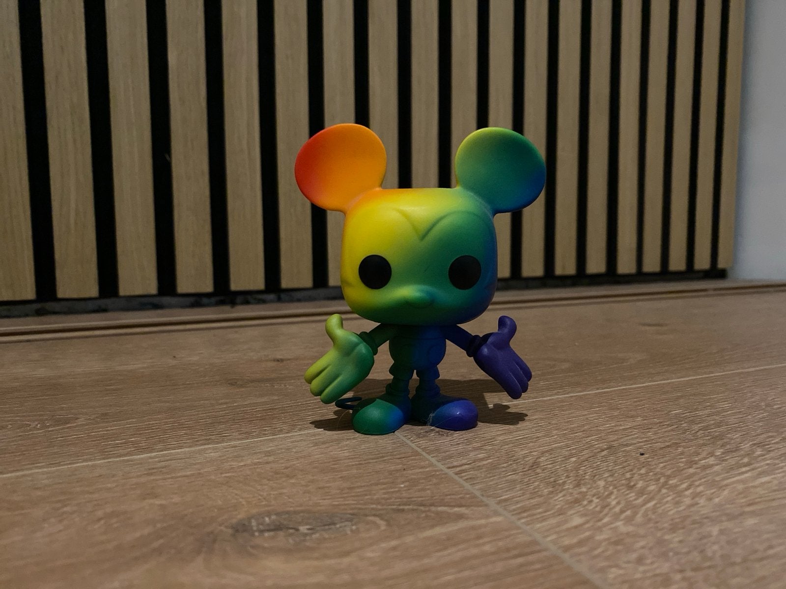 Funko Pop! Mickey Mouse Rainbow (met lichte krasjes), Ophalen of Verzenden, Gebruikt