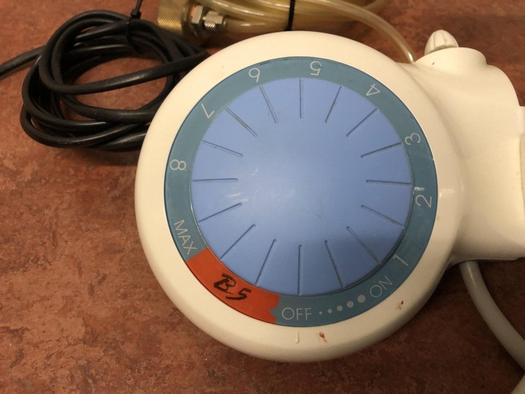 Piezo ultrasonic scaler compleet met voetpedaal, Niet ingevuld, Niet ingevuld, Niet ingevuld