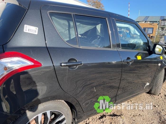 Portier 4Deurs rechts-achter van een Suzuki Swift