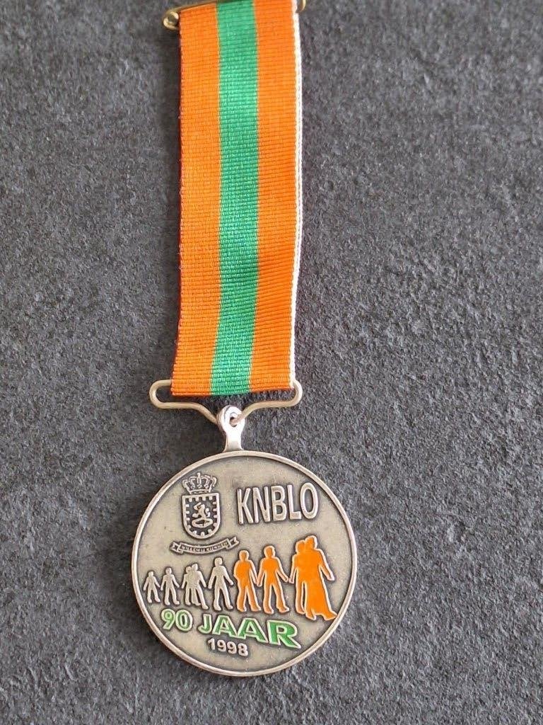 KNBLO 90 Jaar Medaille 1998, Ophalen of Verzenden, Overige materialen, Nederland