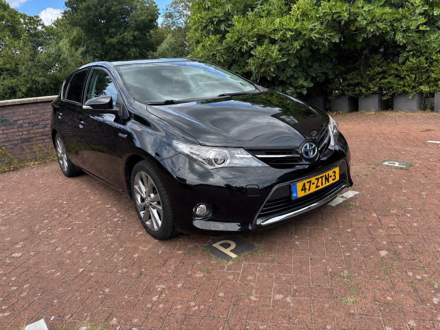 Toyota Auris 1.8 Full Hybrid 5DR CVT 2013 Zwart, 4 cilinders, Zwart, Origineel Nederlands, 26 km/l