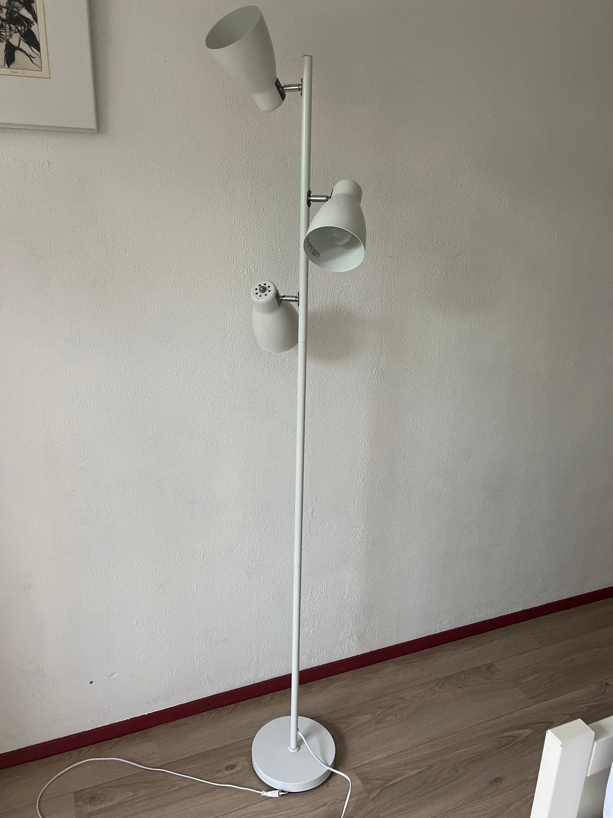 Witte staande lamp met 3 verstelbare spots, Huis en Inrichting, Ophalen, E14 (klein), Zo goed als nieuw, Metaal