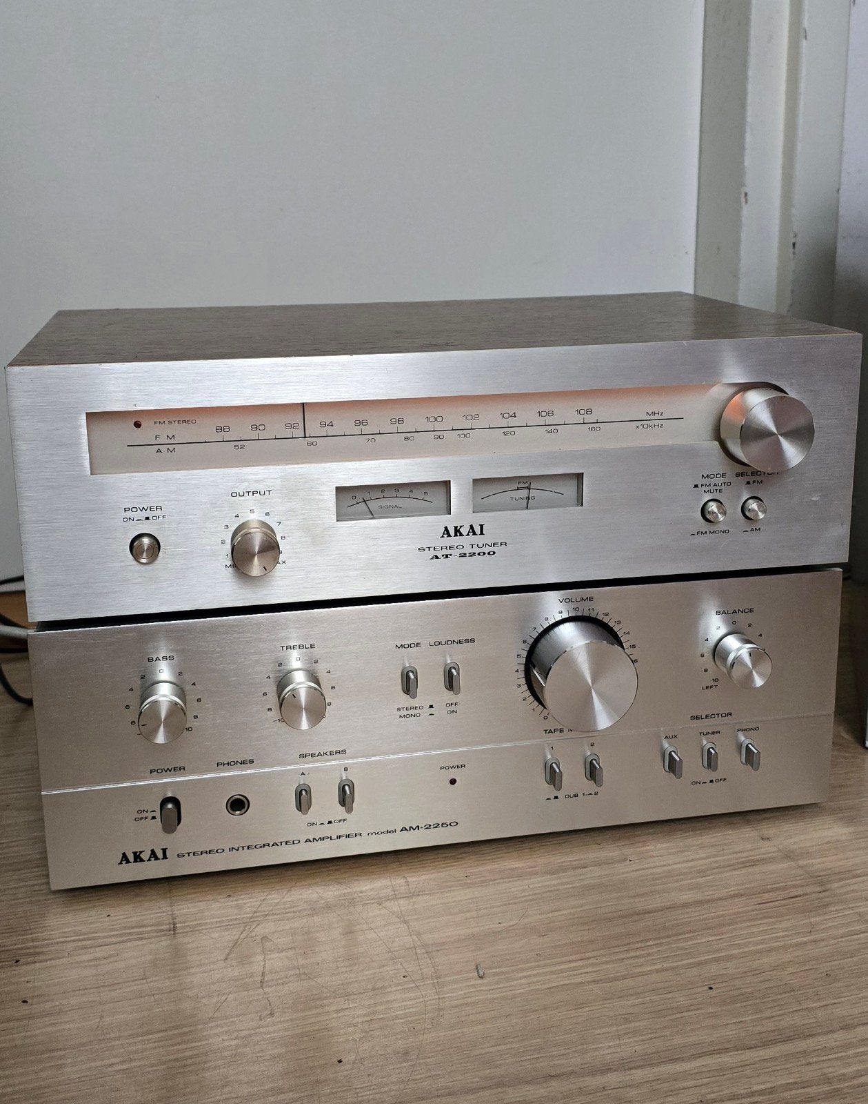 Akai AT-2200 Tuner & AM-2250 Versterker Set, Overige merken, Gebruikt, Ophalen of Verzenden, Minder dan 60 watt