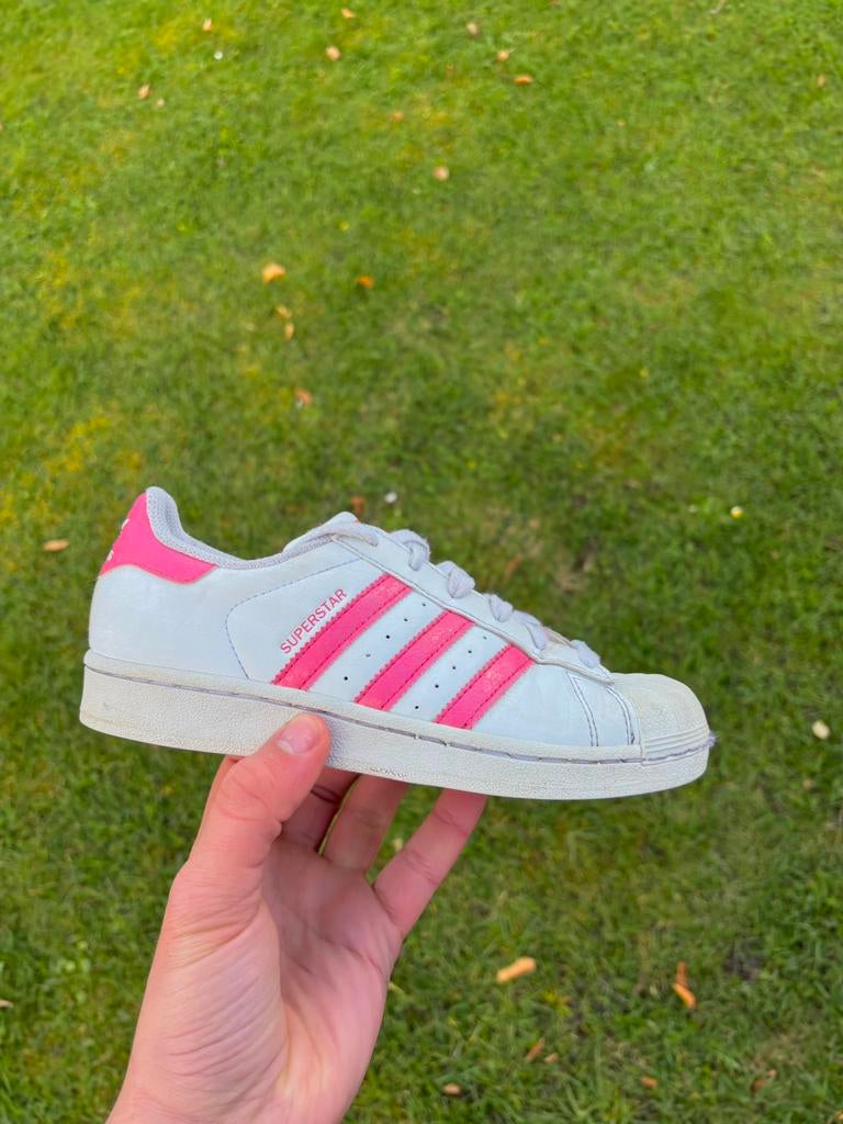 Adidas “superstar” maat 35 1/2, Wit, Ophalen of Verzenden, Sneakers of Gympen, Zo goed als nieuw