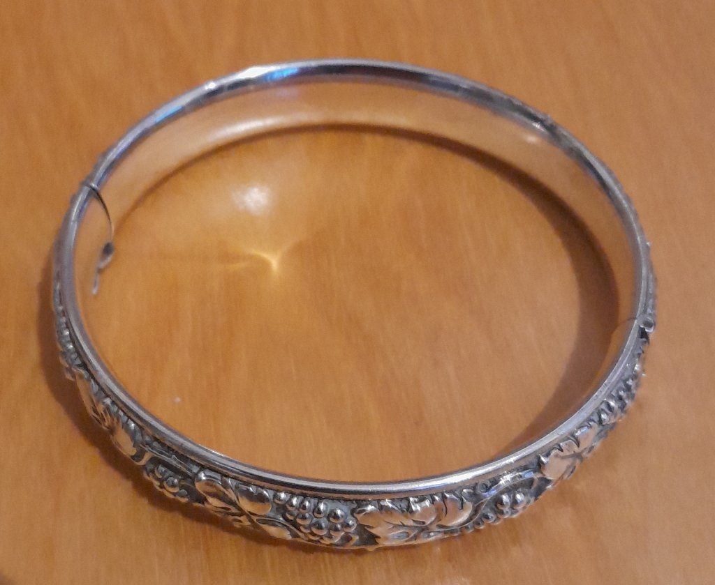 Zilveren vintage armband met druiven-motief in relief, Ophalen, Gebruikt, Zilver, Zilver