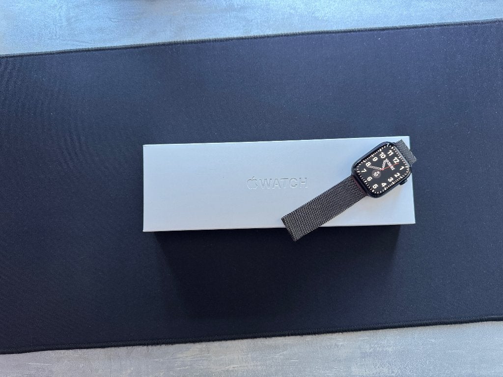 Apple Watch Series 9 - 45mm GPS + Cellular - Milanees bandje, Sieraden, Tassen en Uiterlijk, Ophalen, Zwart, IOS, Zo goed als nieuw