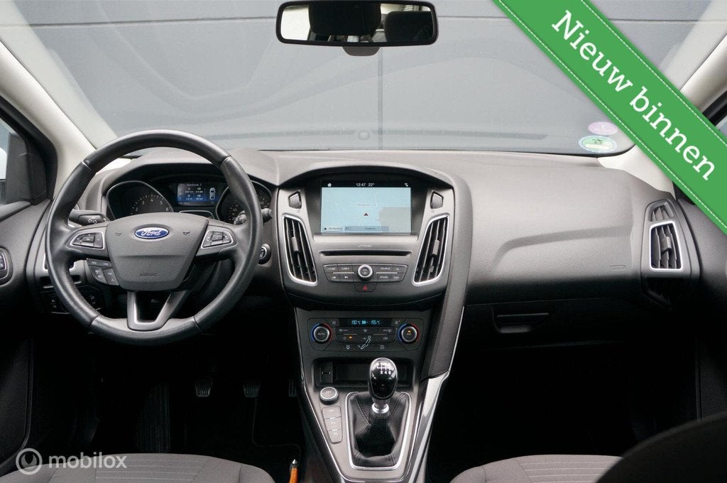 Ford Focus Wagon 1.0 Titanium Edition Nav Cruise PDC Nw Dist, Auto's, Gebruikt, Wit, Origineel Nederlands, Handgeschakeld