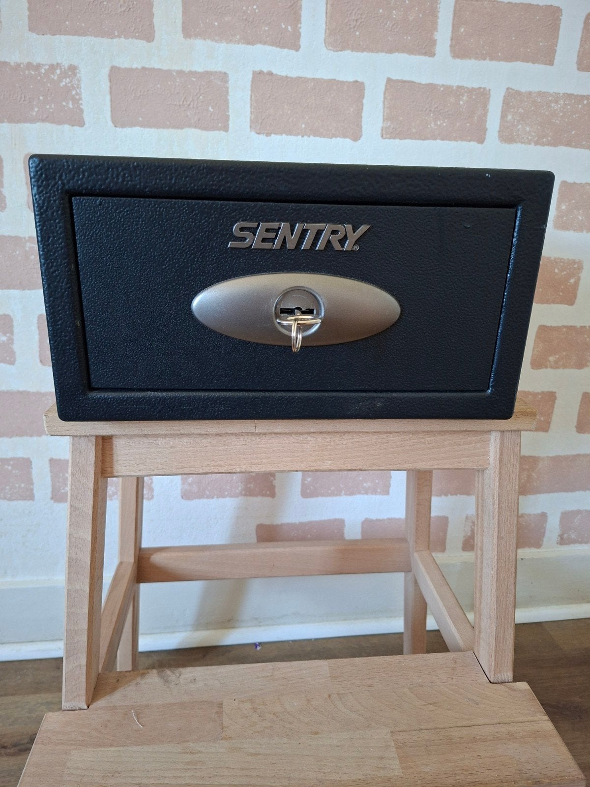 Sentry Safe met sleutel - Compacte kluis, Ophalen, Gebruikt